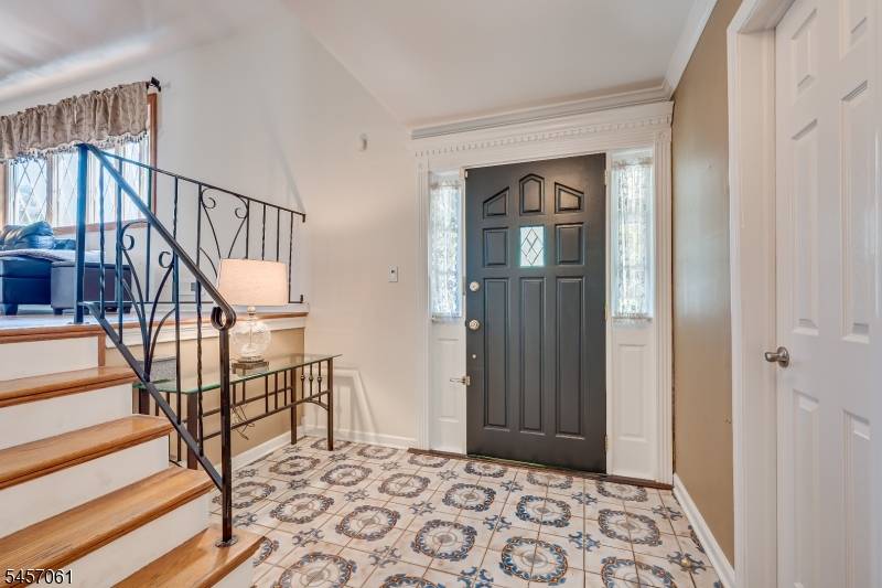 36 Foxwood Dr, Franklin Twp., NJ 08873