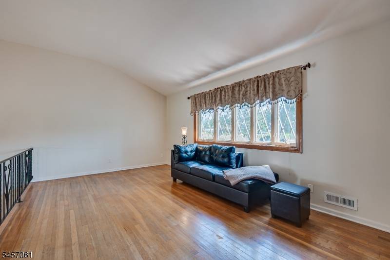 36 Foxwood Dr, Franklin Twp., NJ 08873