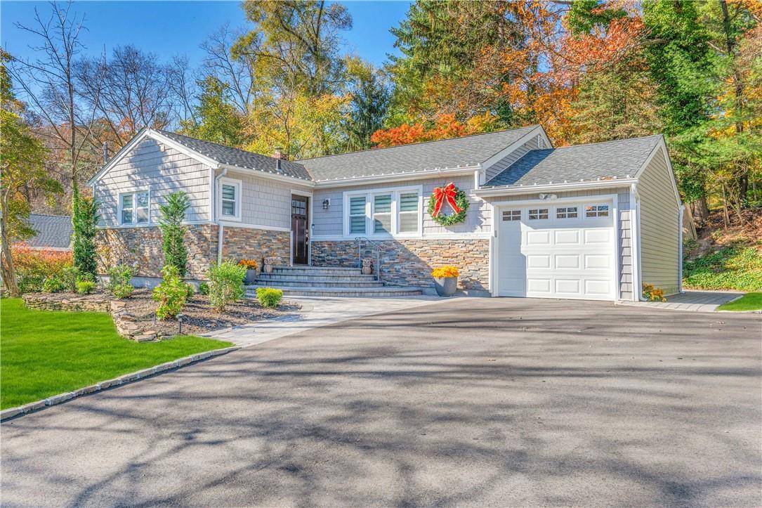 15 Renville CT, Mill Neck, NY 11765