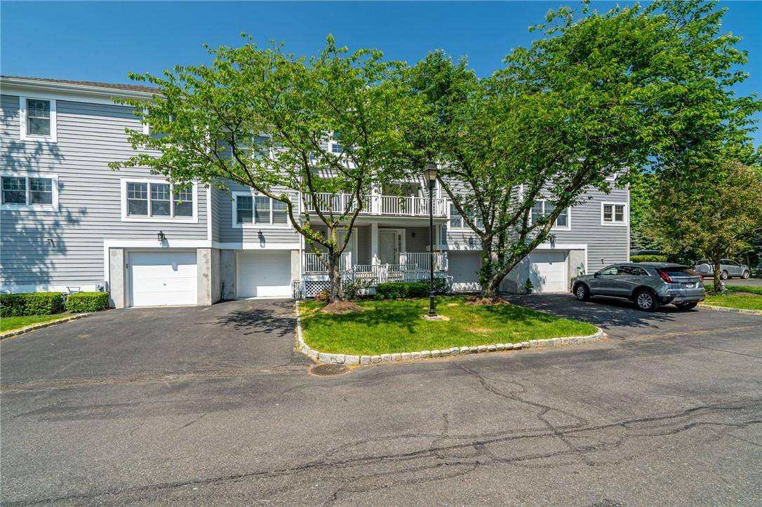 3 Brookridge CT, Rye Brook, NY 10573