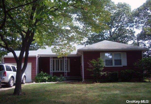 328 Waldo ST, Copiague, NY 11726