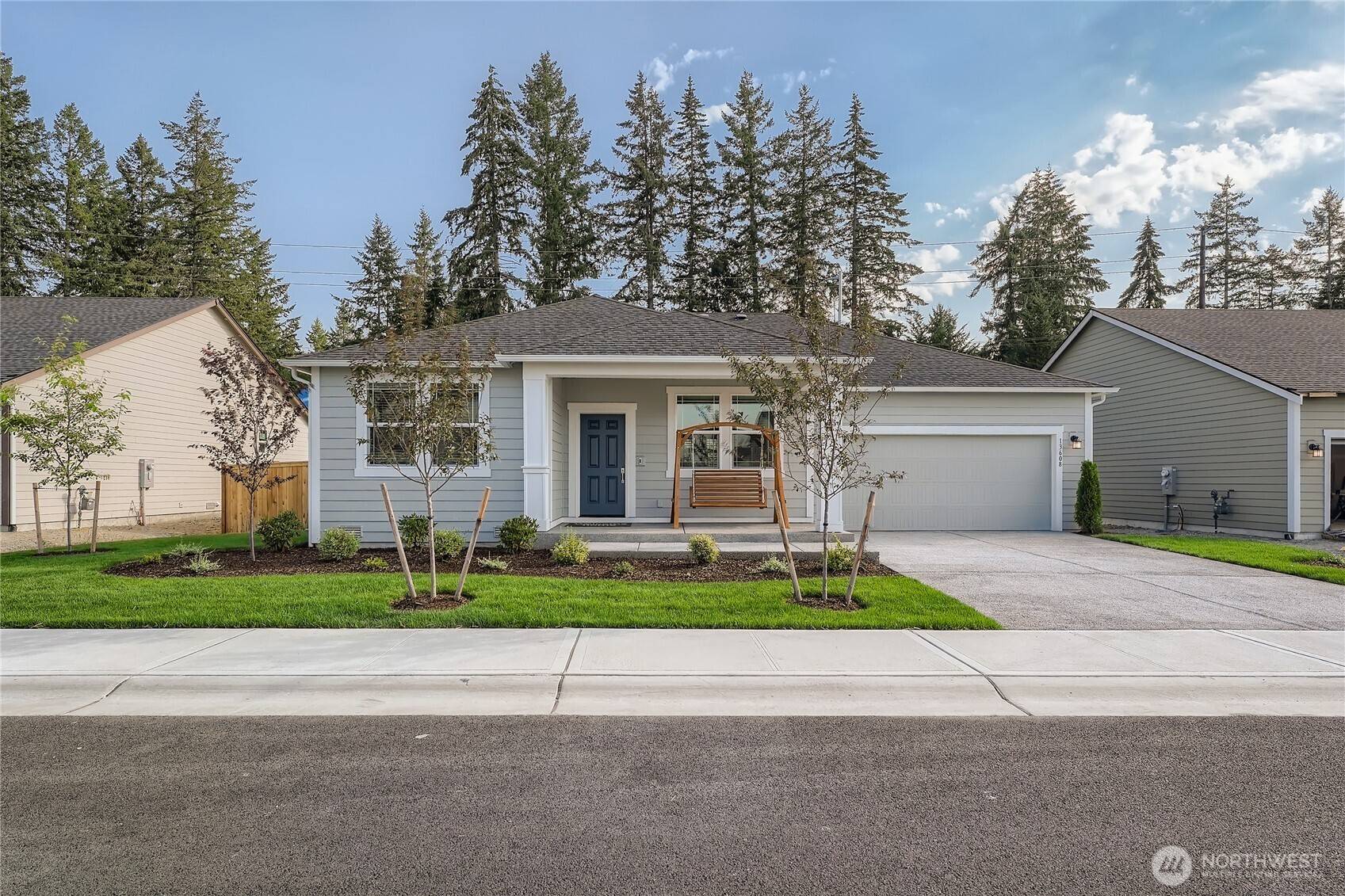 33 Moonshadow LN, Sequim, WA 98382