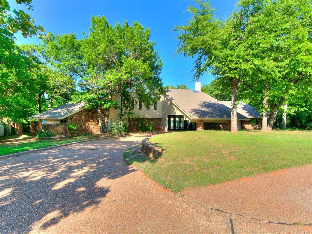 913 Oak Tree DR, Edmond, OK 73025