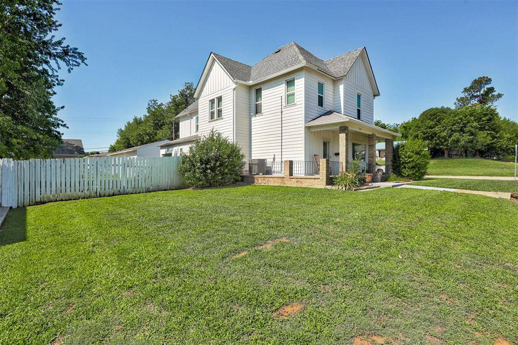 1323 W Noble AVE, Guthrie, OK 73044
