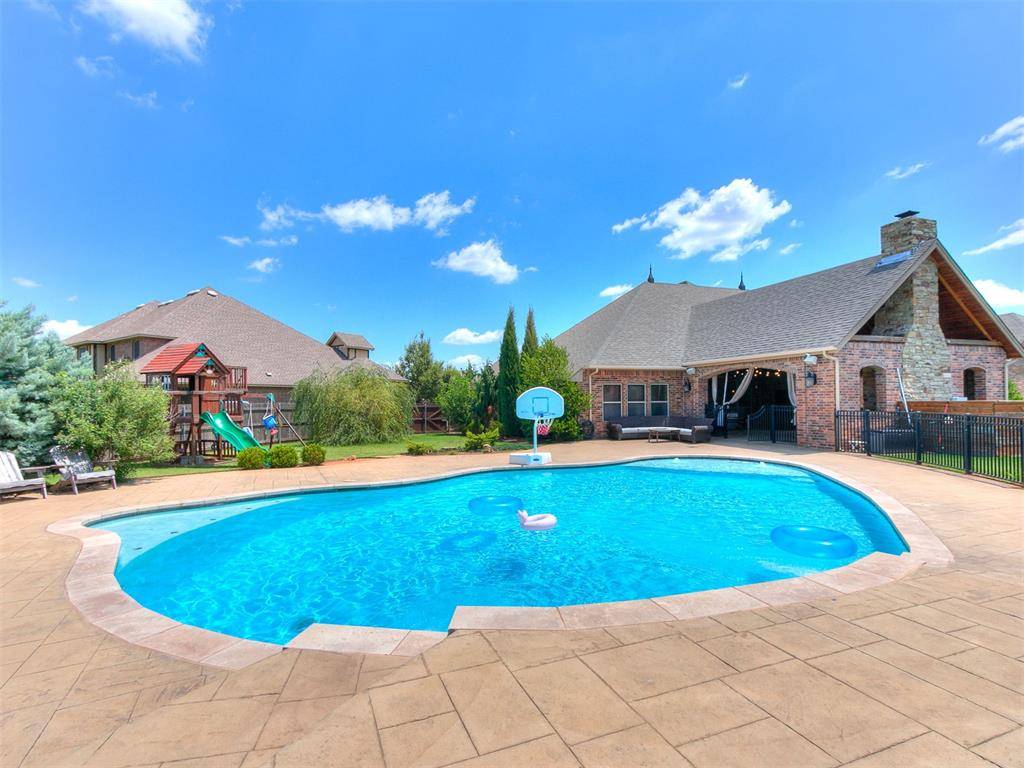 14401 Yorkshire LN, Oklahoma City, OK 73142