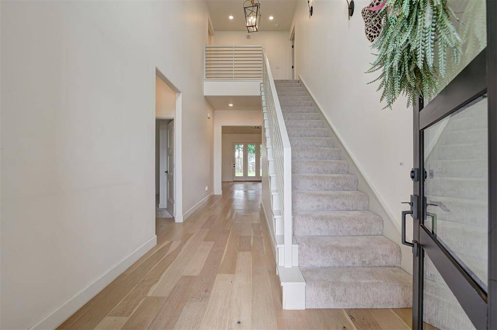 3916 Stone Hill LN, Edmond, OK 73034