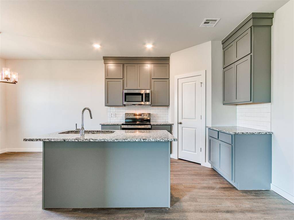 1713 Oak WAY, Tuttle, OK 73089