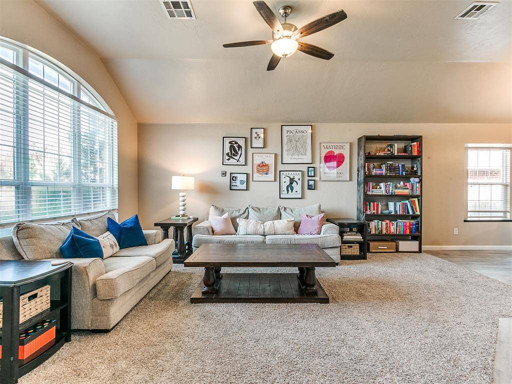 1113 Caracara DR, Norman, OK 73072