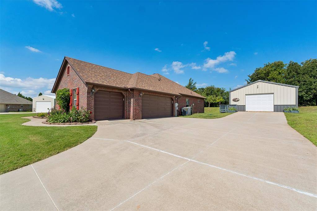 14215 Pleasant Wood LN, Edmond, OK 73034