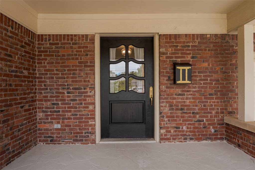 7009 Trenton RD, Nichols Hills, OK 73116