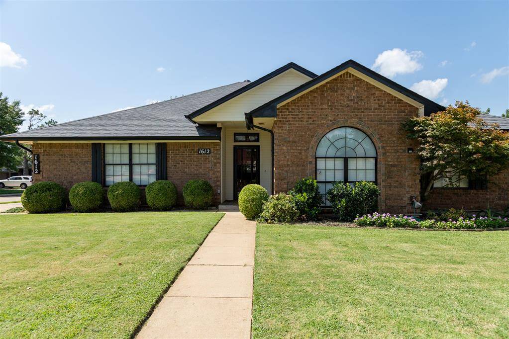 1612 Glacier LN, Edmond, OK 73003