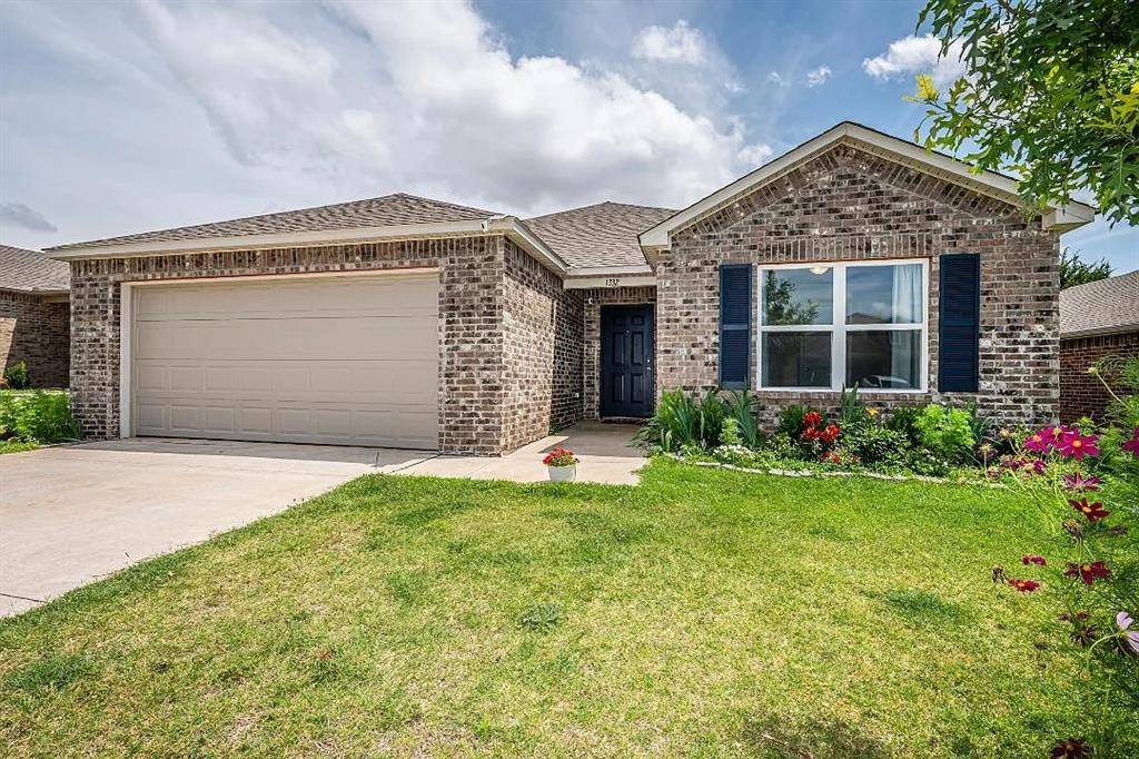 1332 Dustin DR, Edmond, OK 73003