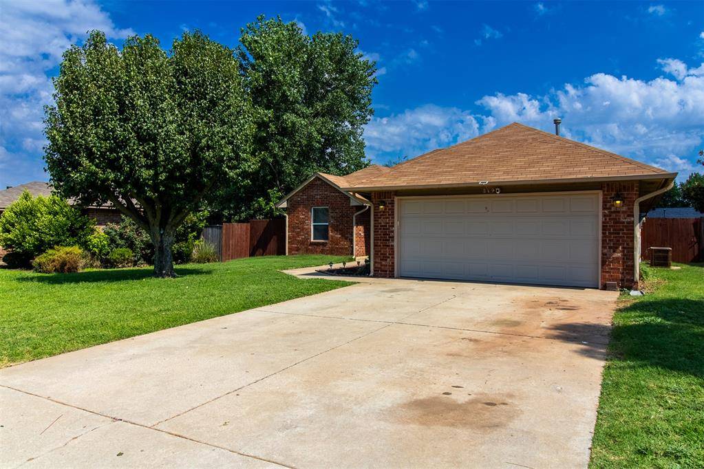819 W Dowden DR, Mustang, OK 73064