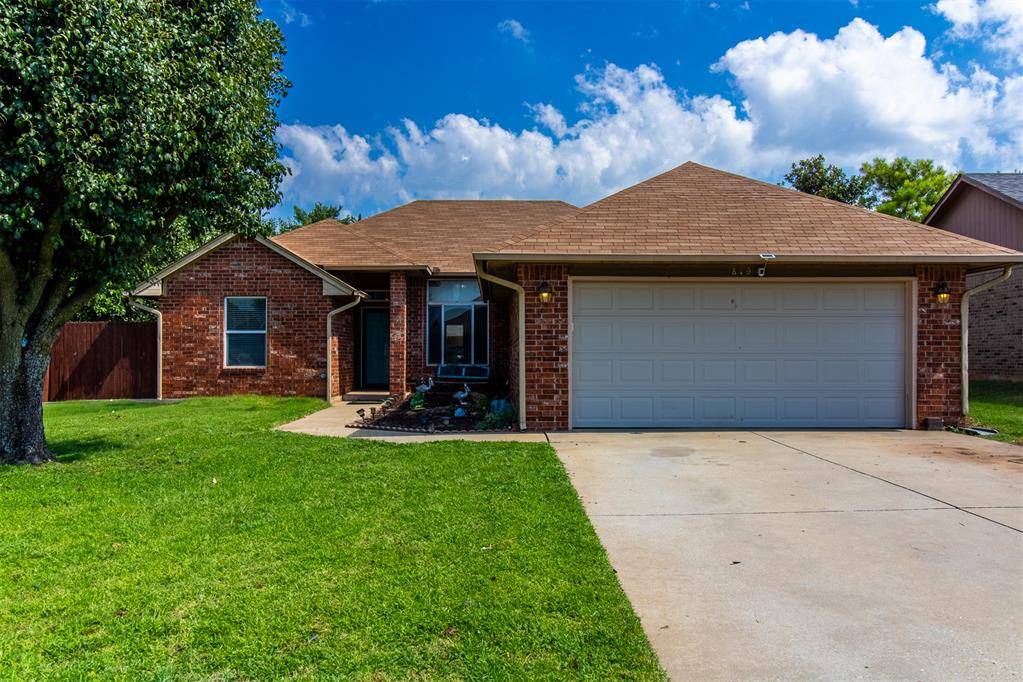 819 W Dowden DR, Mustang, OK 73064