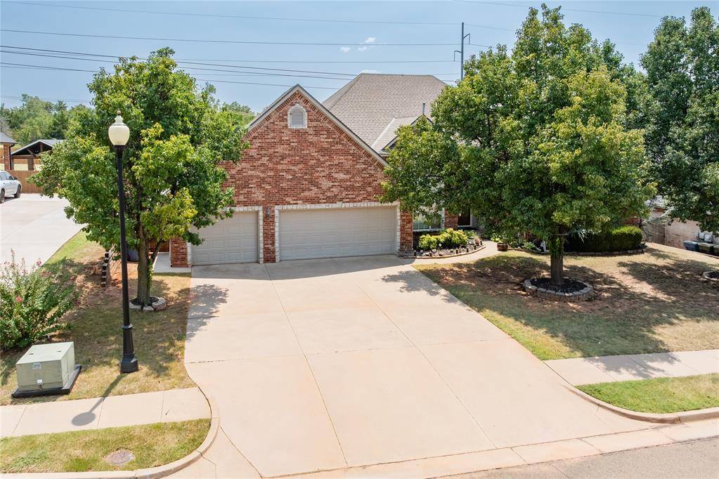 3308 Huntsman CT, Edmond, OK 73003