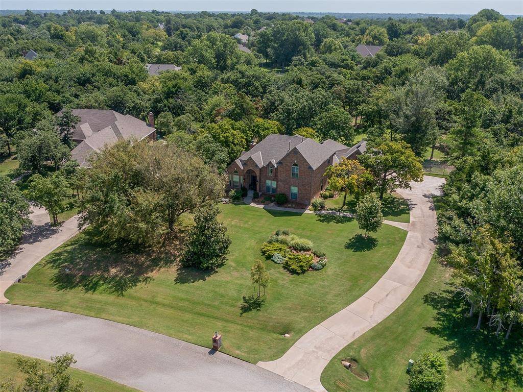 10049 Hidden Hollow LN, Oklahoma City, OK 73151