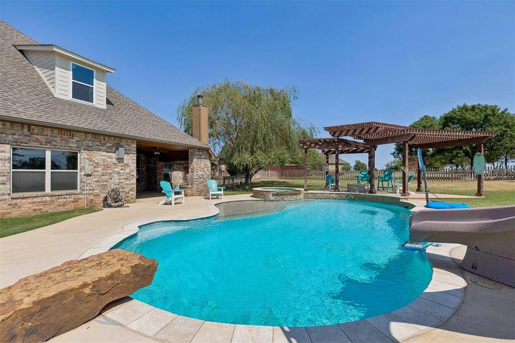 22982 Crossfield CT, Edmond, OK 73025