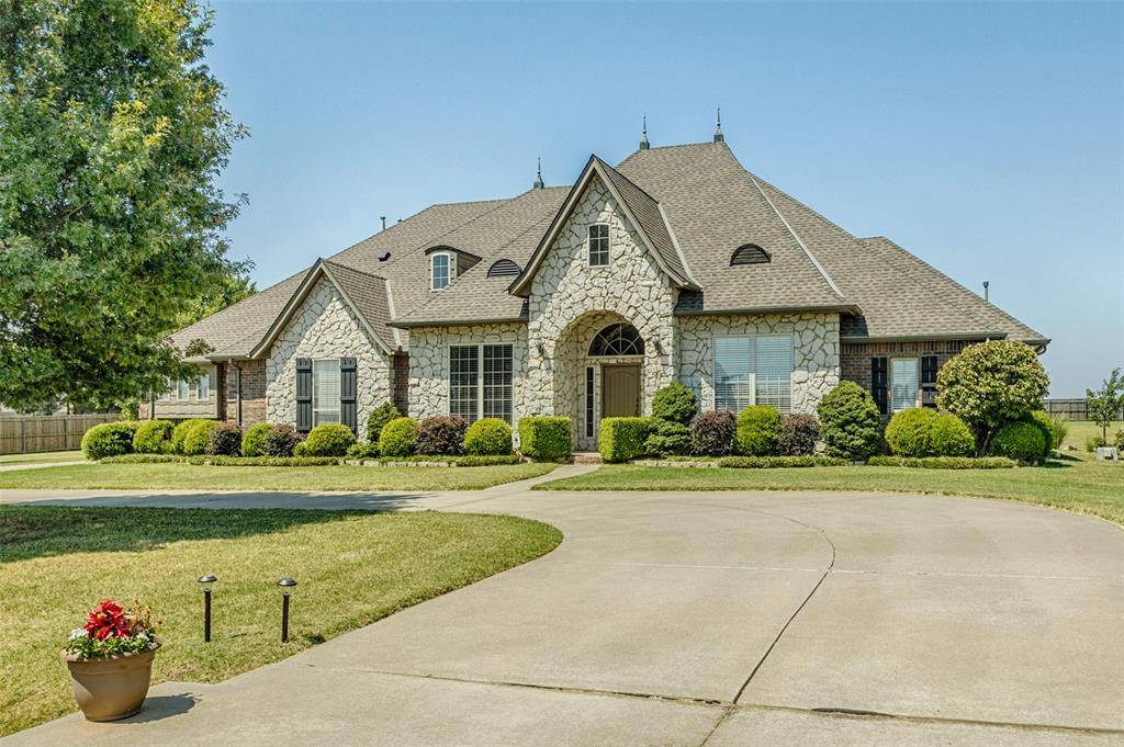 15315 Coral Creek LN, Oklahoma City, OK 73165