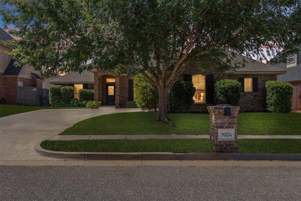 9024 NW 84th TER, Yukon, OK 73099