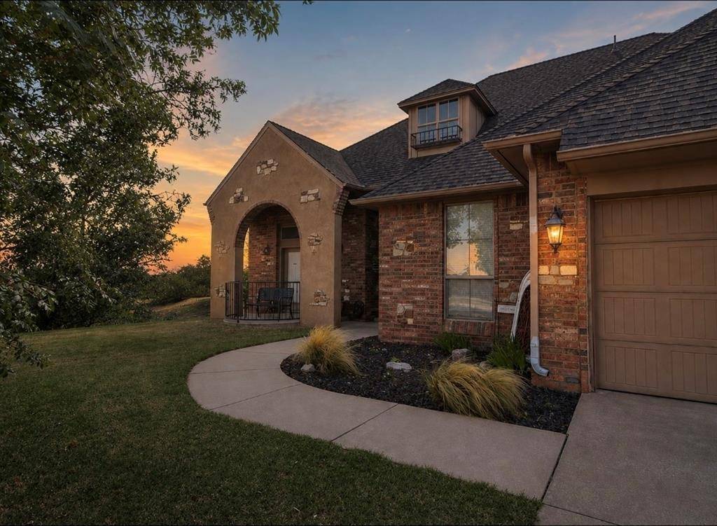 13305 Ambleside DR, Yukon, OK 73099