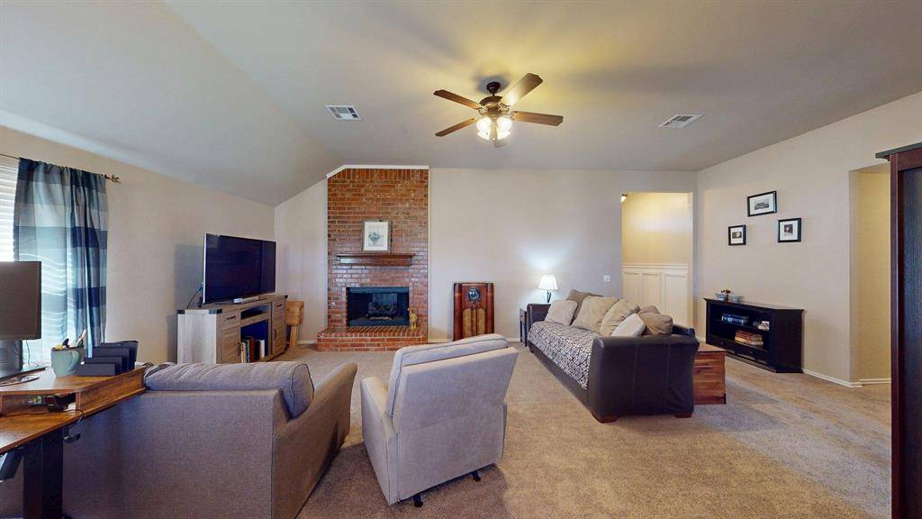 805 Canyon DR, Yukon, OK 73099