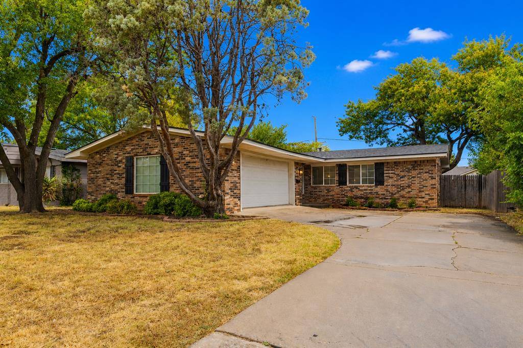 2733 Manchester DR, The Village, OK 73120