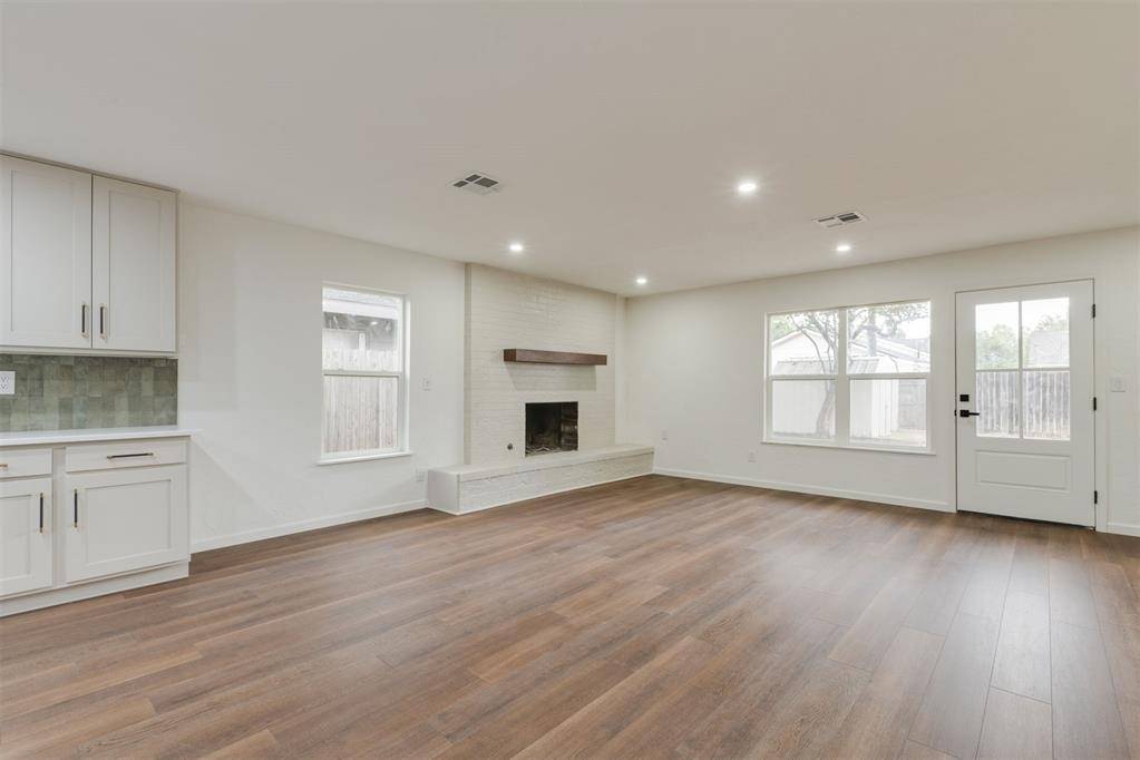 2733 Manchester DR, The Village, OK 73120