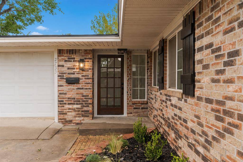 2733 Manchester DR, The Village, OK 73120