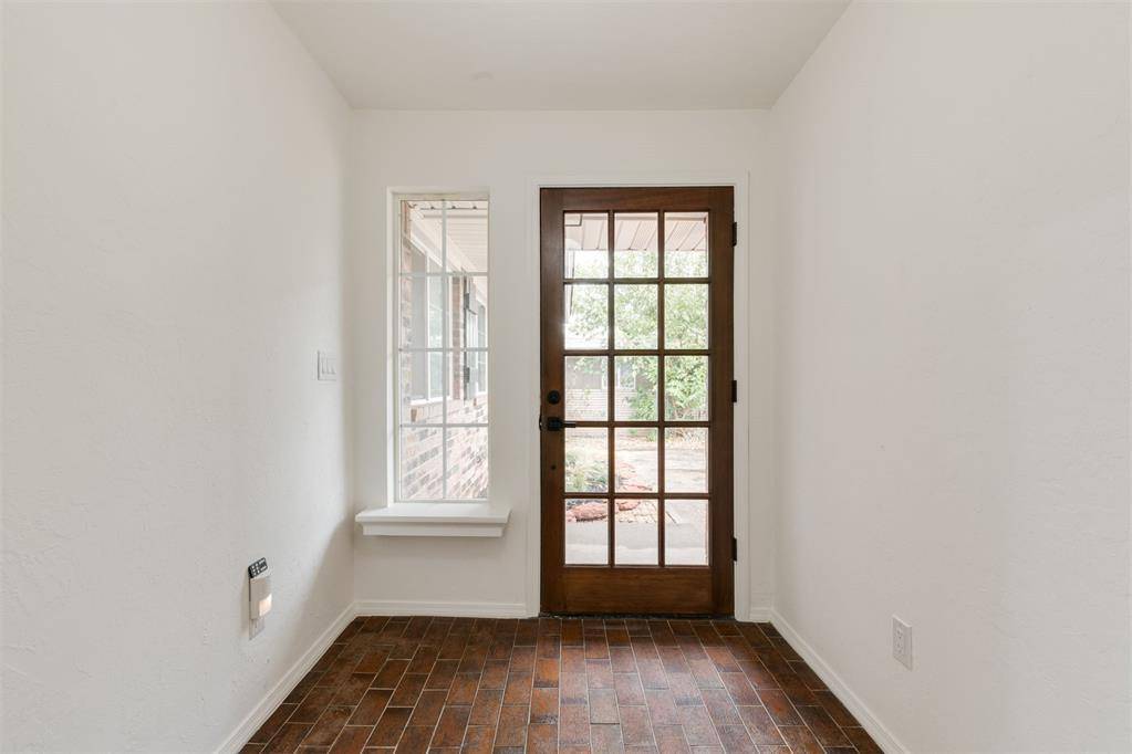 2733 Manchester DR, The Village, OK 73120