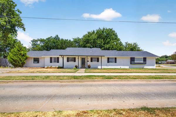 1460 N Broadway AVE, Moore, OK 73160