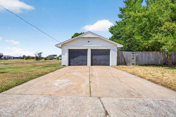 1460 N Broadway AVE, Moore, OK 73160