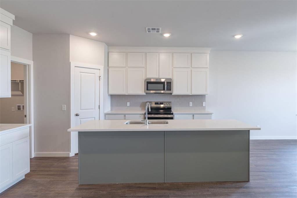 1721 Elm CIR, Tuttle, OK 73089