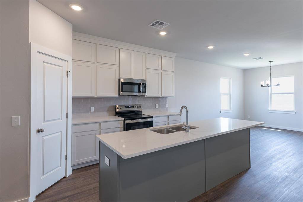 1721 Elm CIR, Tuttle, OK 73089