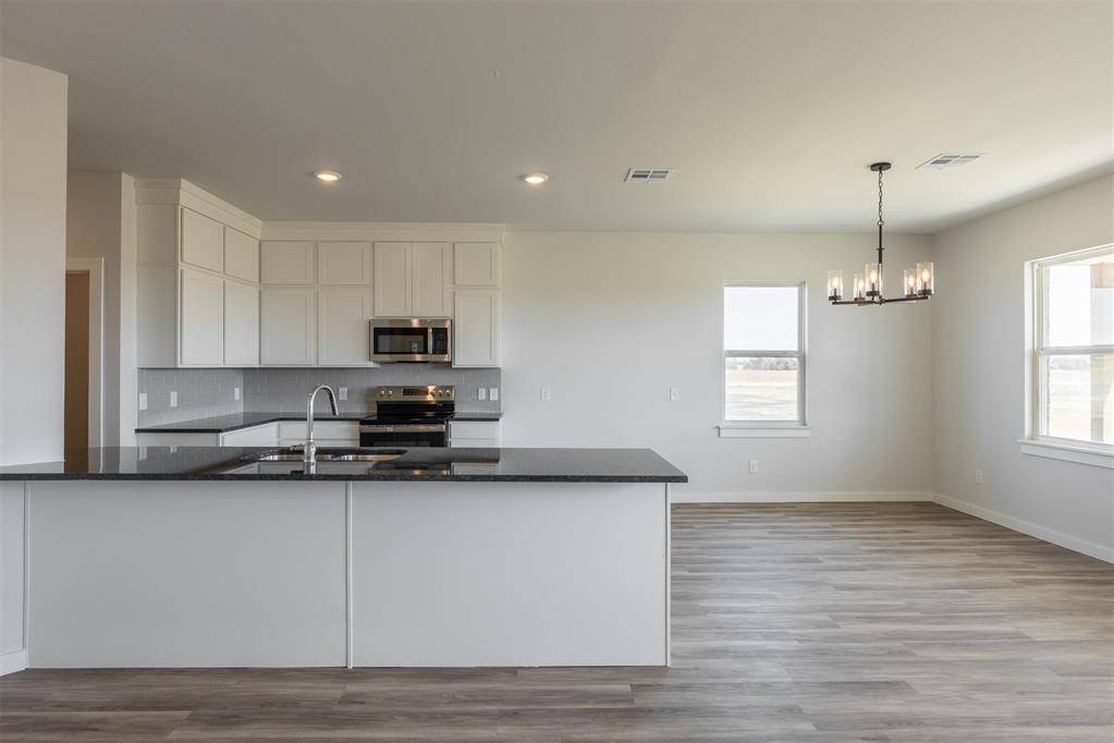 1725 Elm CIR, Tuttle, OK 73089