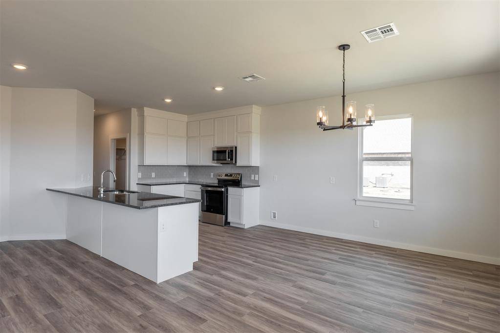 1725 Elm CIR, Tuttle, OK 73089