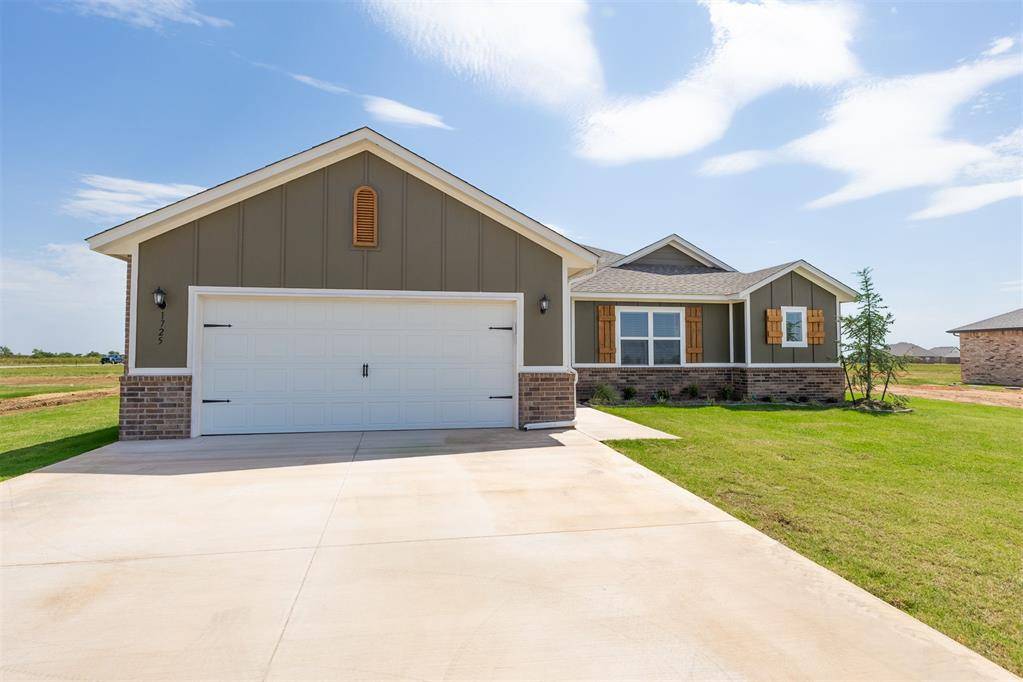 1725 Elm CIR, Tuttle, OK 73089