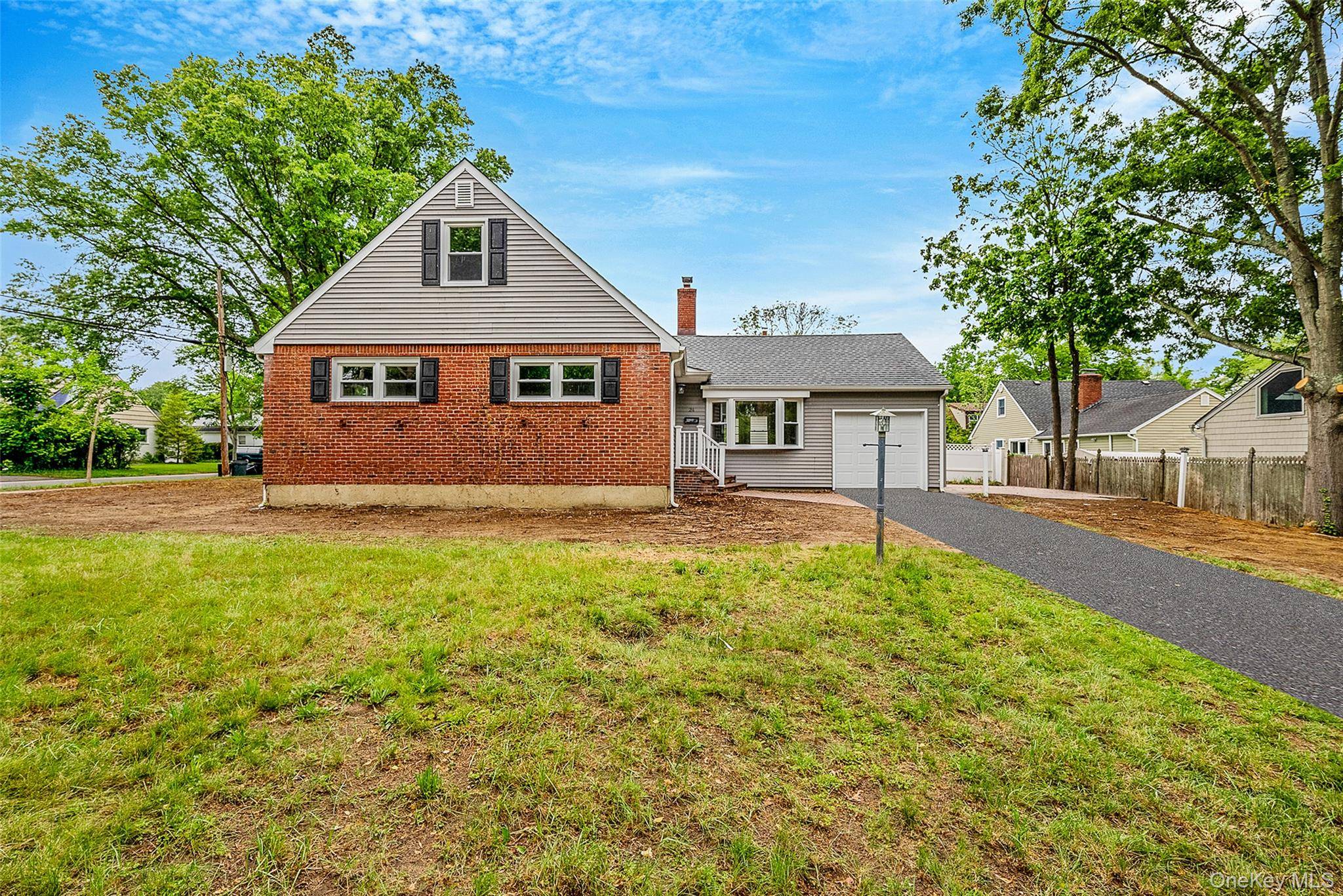 24 Russell ST, Amityville, NY 11701