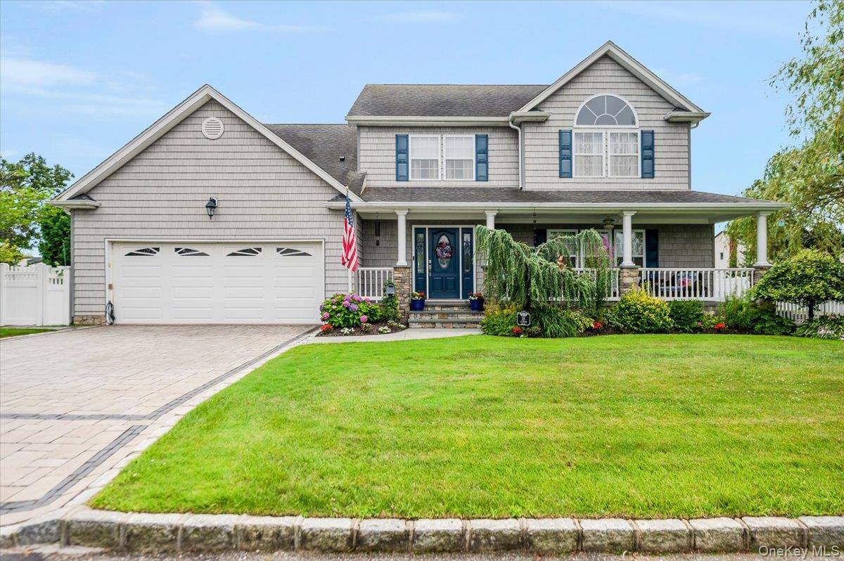 18 South PLZ, Amity Harbor, NY 11701
