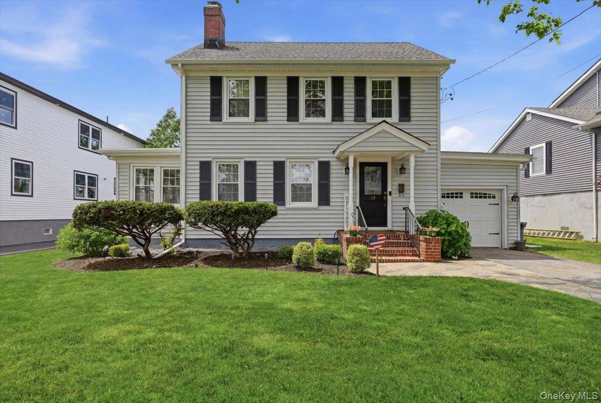 17 Norman AVE, Amityville, NY 11701