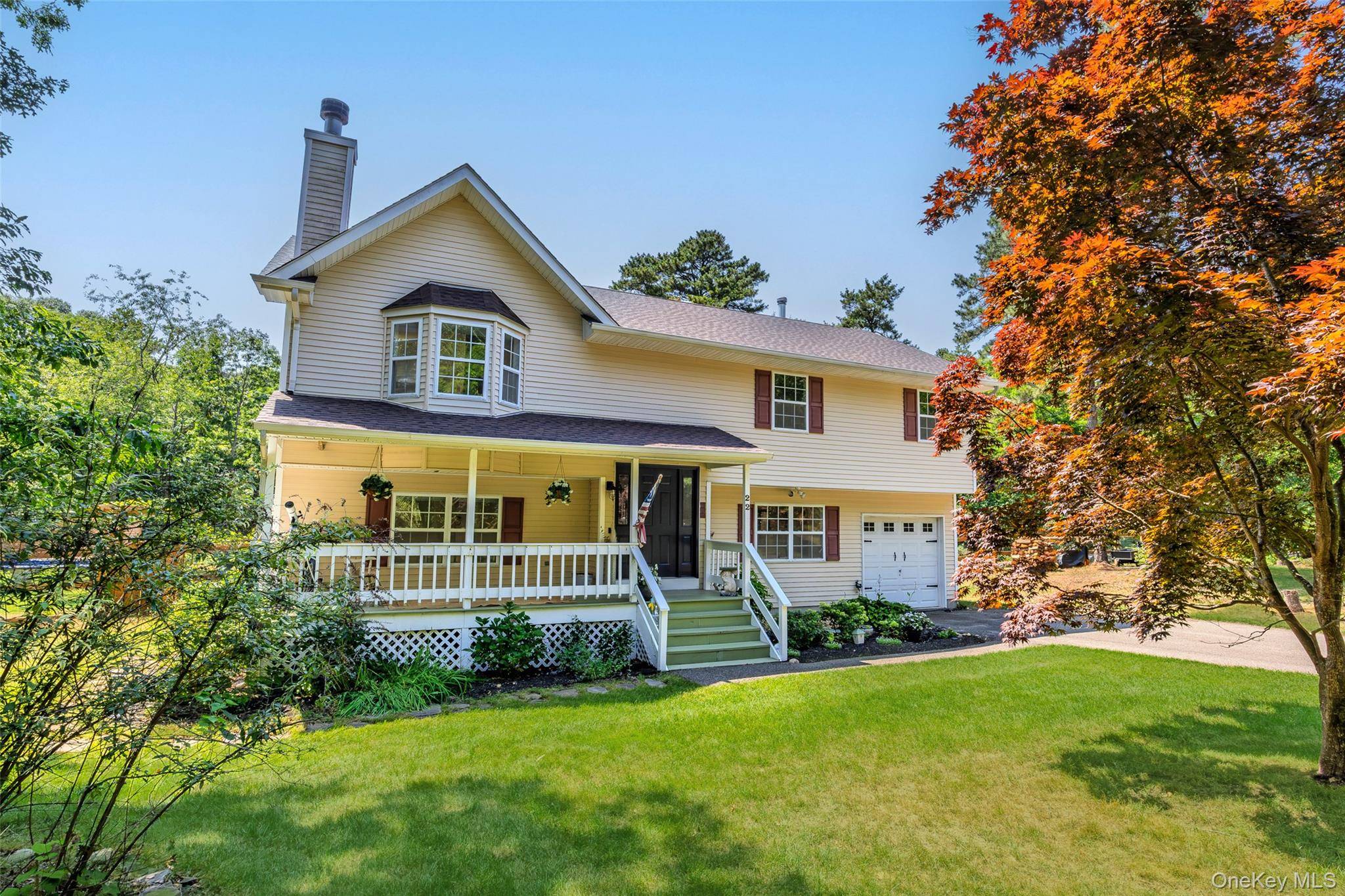 22 Bellhaven RD, Bellport, NY 11713