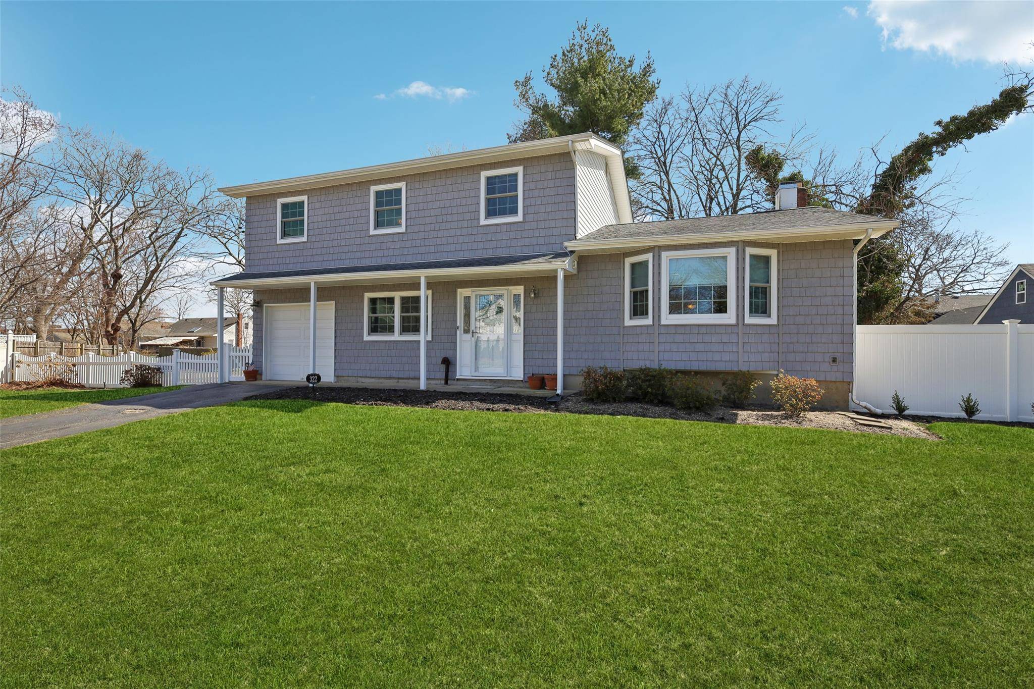 322 W 4th ST, Deer Park, NY 11729