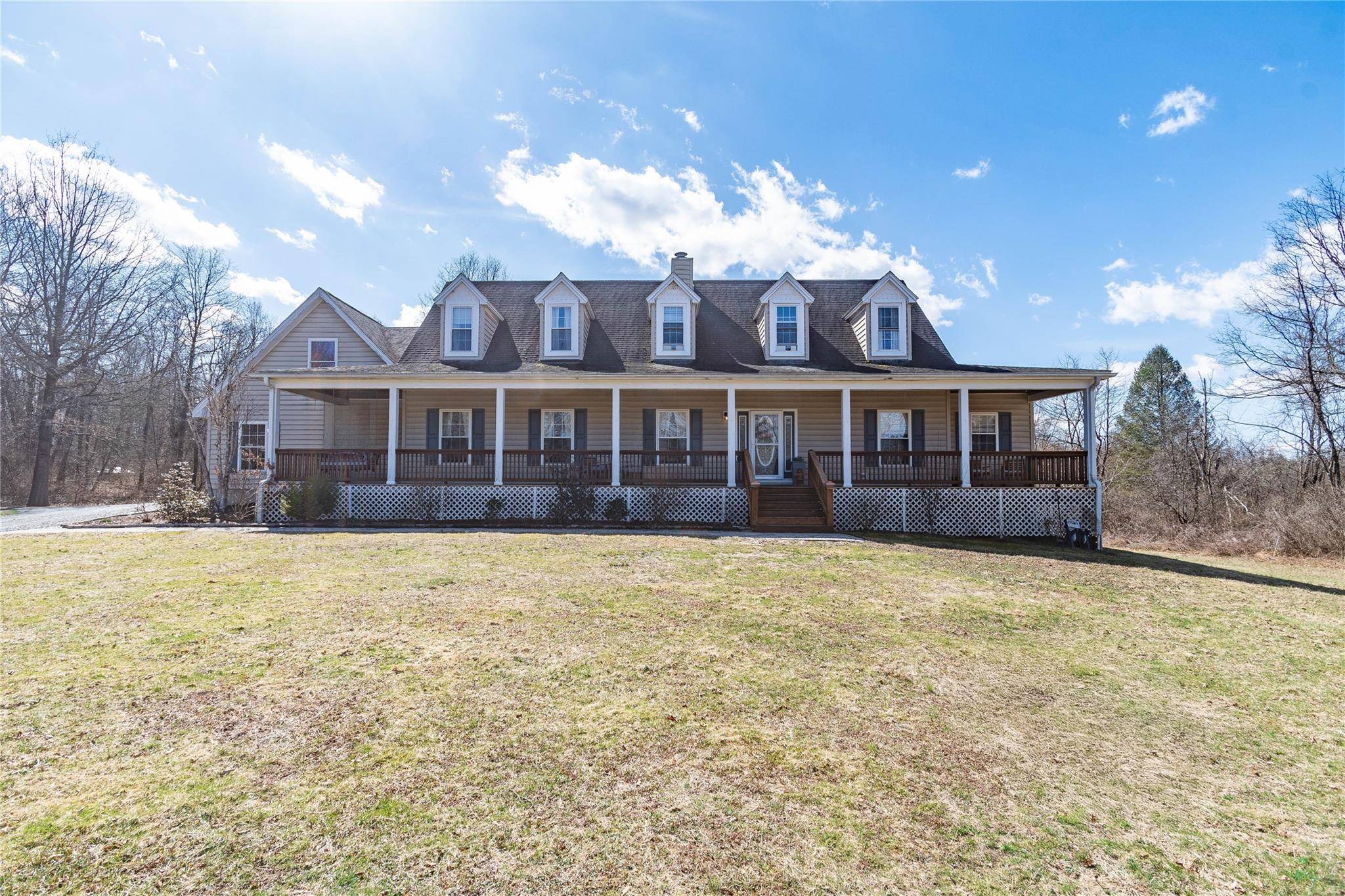 4 Shea Knolls CT, Campbell Hall, NY 10916