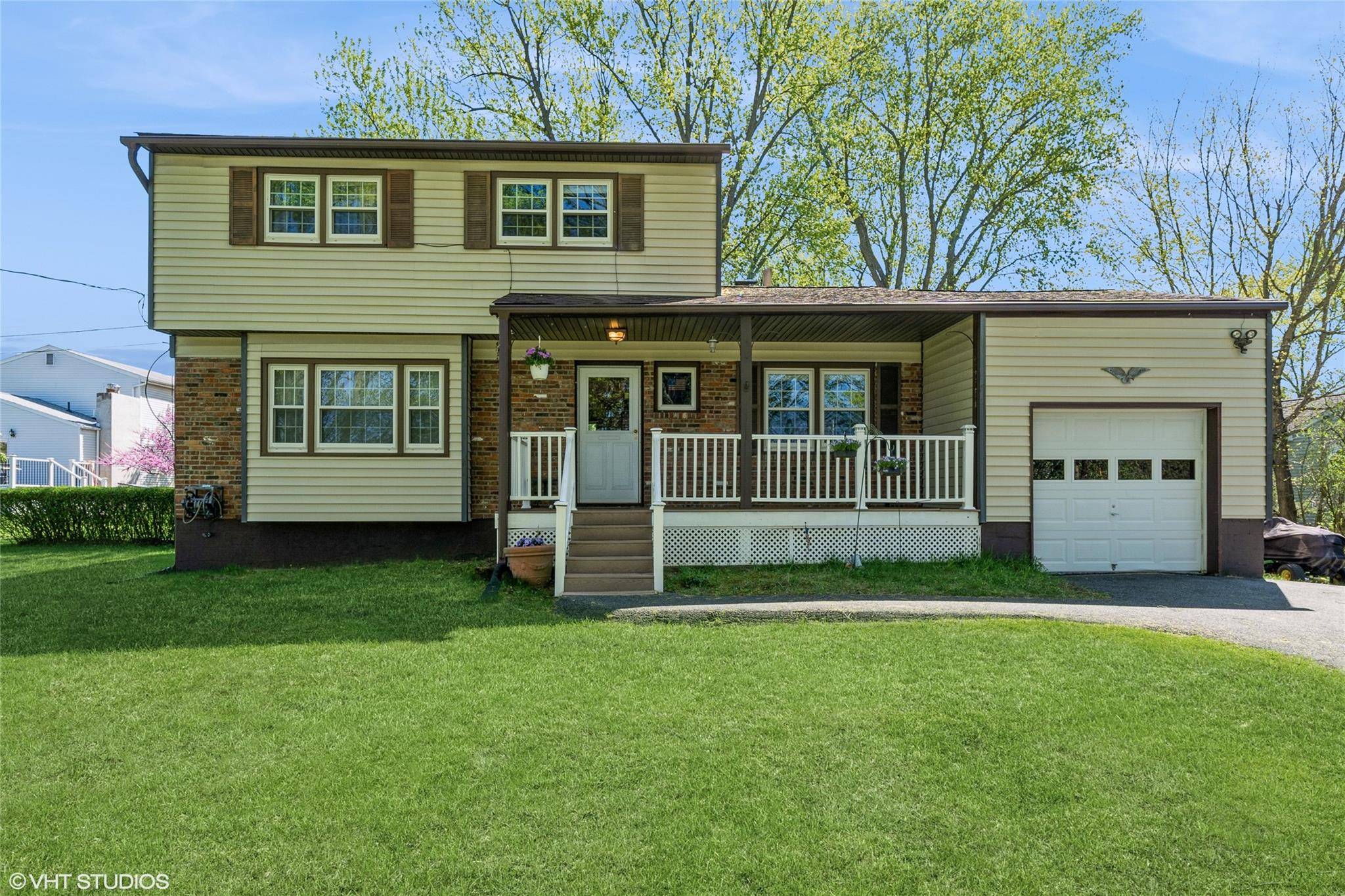 2 Douglas CT, Washingtonville, NY 10992