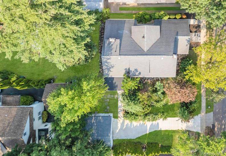 15 Superior RD, Bellerose Village, NY 11001
