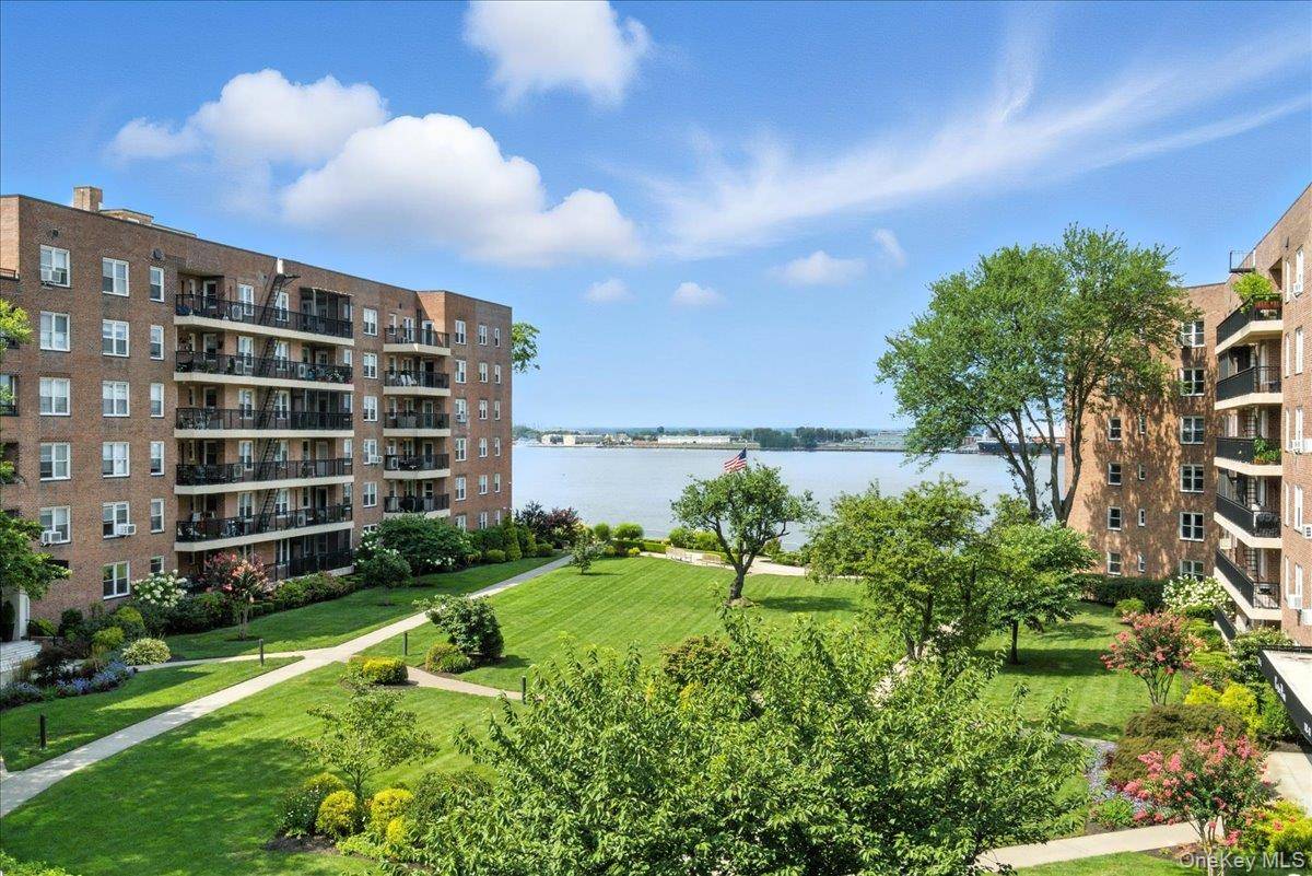 162-41 Powells Cove BLVD #4D, Beechhurst, NY 11357