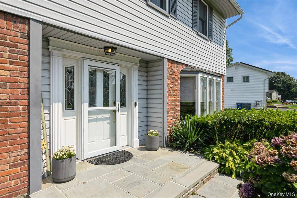 1 Wendy LN, East Northport, NY 11731