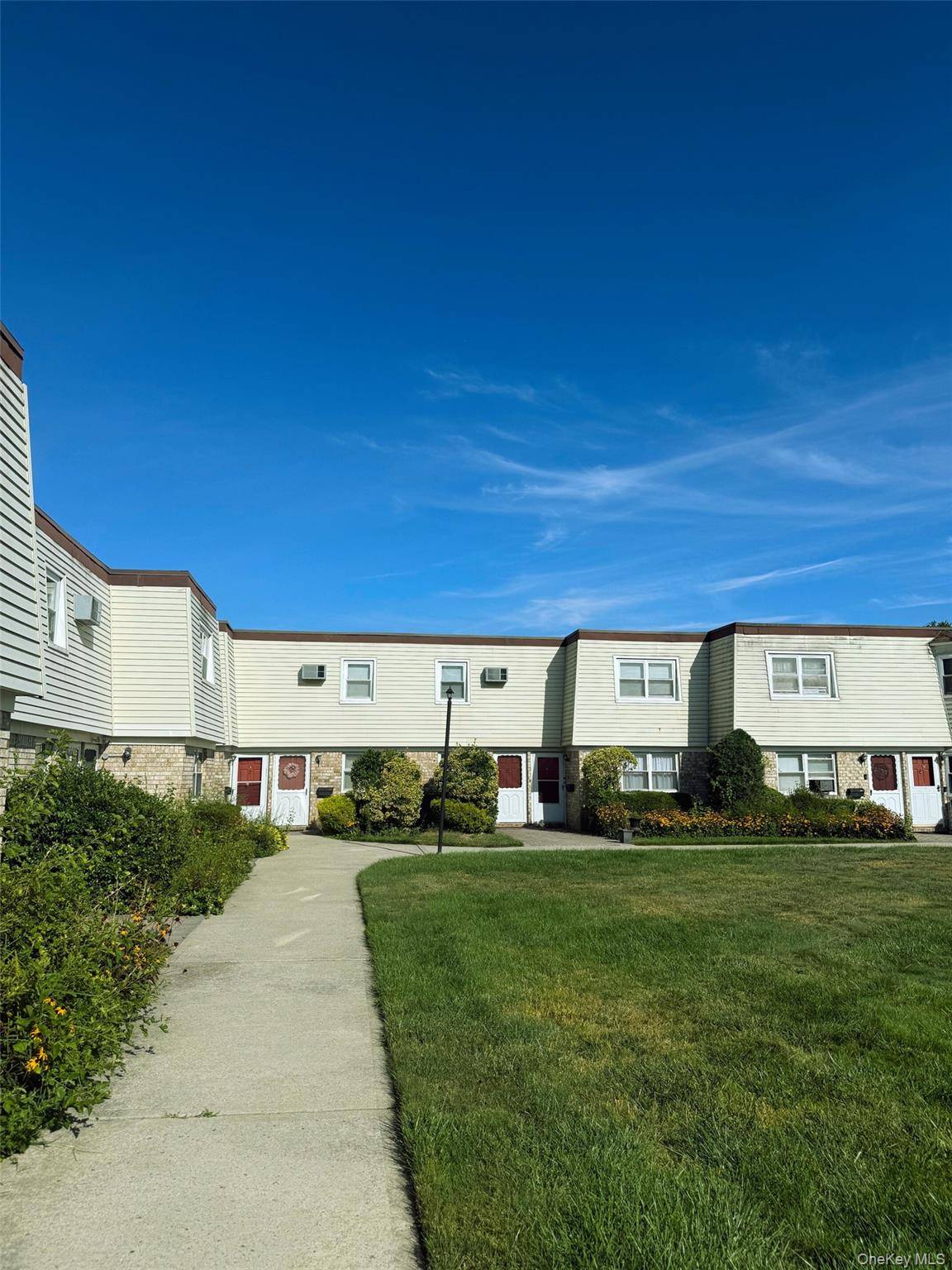 15 Harrison AVE #15B, Amityville, NY 11701