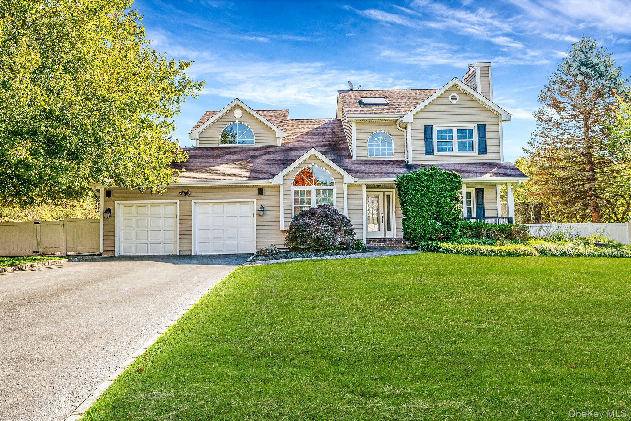 2 Max WAY, Commack, NY 11725