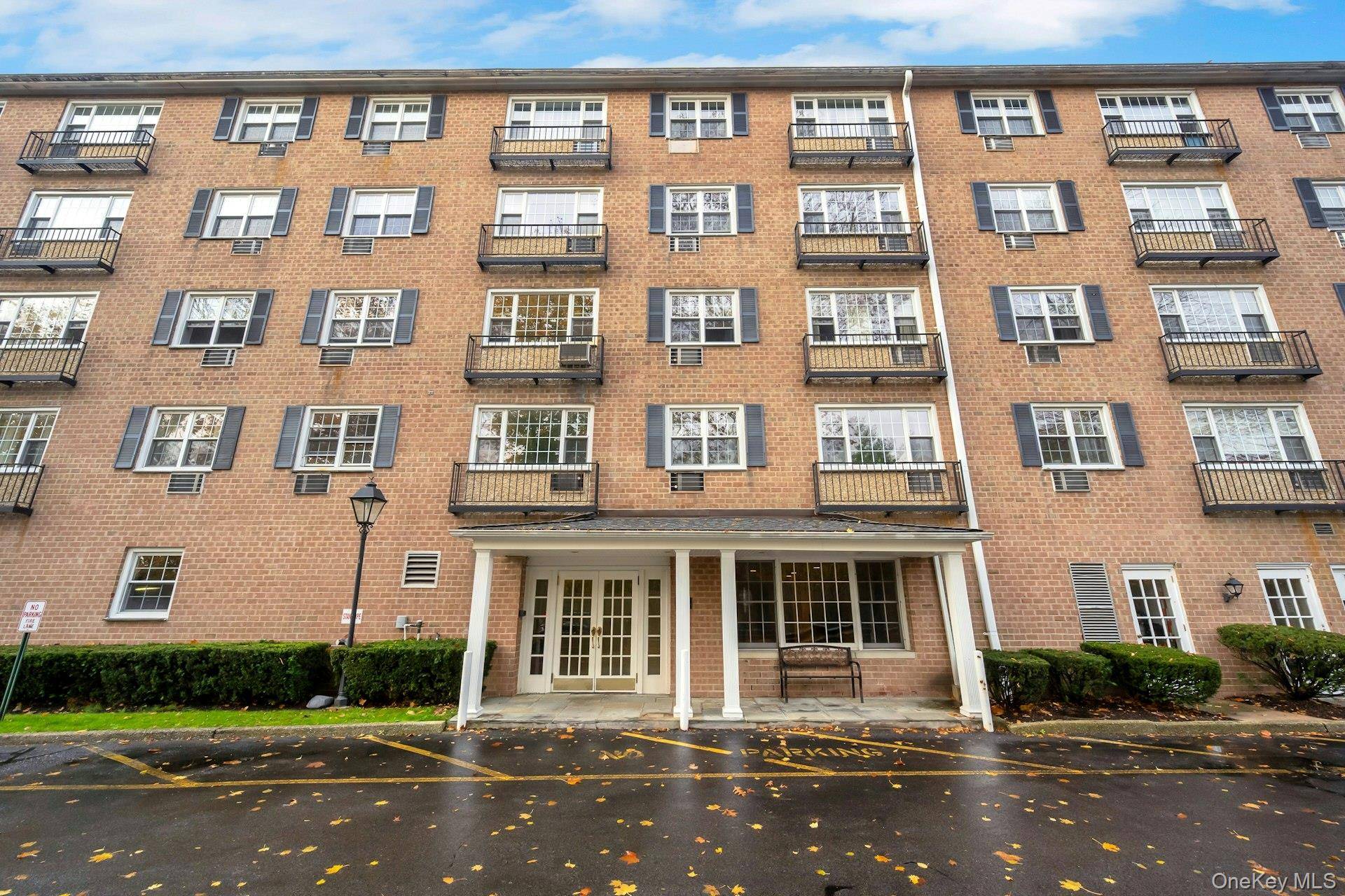 4 Consulate DR #1B, Tuckahoe, NY 10707