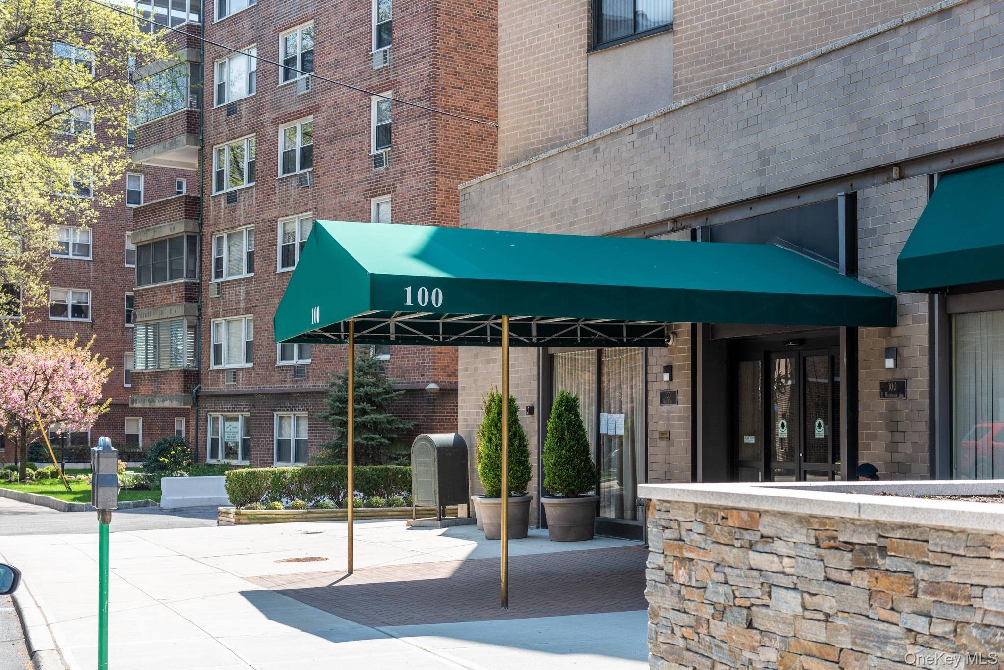 100 E Hartsdale AVE #6RE, Hartsdale, NY 10530